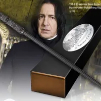 REPLICA THE NOBLE COLLECTION HARRY POTTER SEVERUS SNAPE VARITA CON CAJA Y PLACA DE IDENTIFICACION