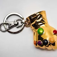 Llavero Semic Studios Marvel Guantelete Del Infinito