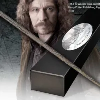 REPLICA THE NOBLE COLLECTION HARRY POTTER SIRIUS BLACK VARITA CON CAJA Y PLACA DE IDENTIFICACION