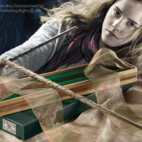 REPLICA THE NOBLE COLLECTION HARRY POTTER VARITA DE HERMIONE GRANGER CAJA OLIVANDER