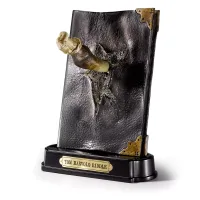 RÉPLICA THE NOBLE COLLECTION HARRY POTTER DIARIO TOM RIDDLE CON COLMILLO DE BASILISCO