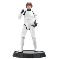 FIGURA DIAMOND COLLECTION STAR WARS: UNA NUEVA ESPERANZA LUKE CON TRAJE DE STORMTROOPER 30.5CM